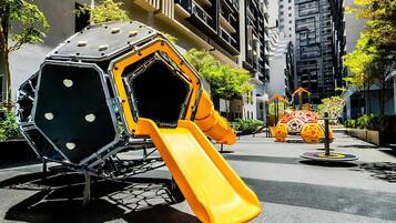 Kawasan main kanak-kanak – terbuka