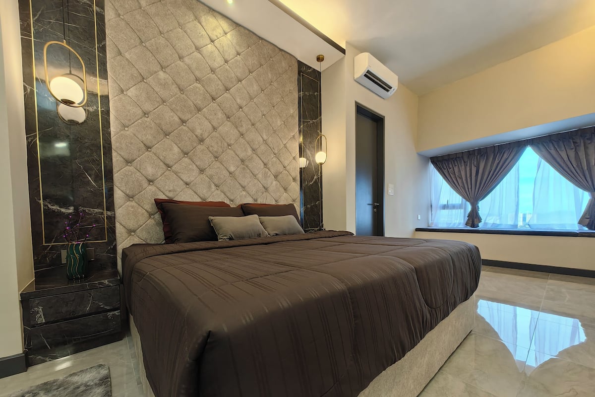 Premium Studio, 1 King Bed, Bathtub, City View