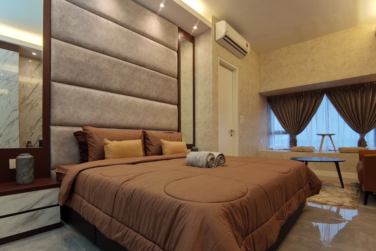 Premium Studio, 1 King Bed, Bathtub, City View