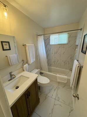 Hårtørrer, håndklæder, Sæbe, Shampoo