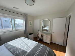 2 Schlafzimmer, Schreibtisch, Bügeleisen/Bügelbrett, kostenloses WLAN