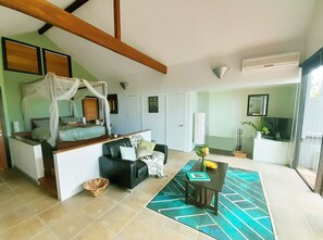 Studio panoramique, 1 chambre, non-fumeur, vue sur l’océan | Décor unique, ameublement unique, fer et planche à repasser