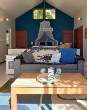 Studio panoramique, 1 chambre, non-fumeur, vue sur l’océan | Décor unique, ameublement unique, fer et planche à repasser