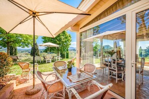 標準單棟房屋, 多間臥室, 山旁 (Casa Paradiso With Wonderful Panorama) | 室外用餐