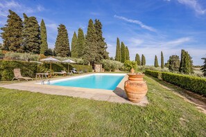 Seasonal outdoor pool - Casa Paradiso With Wonderful Panorama (Capannori)