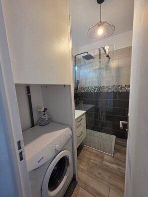 Shower, towels, toilet paper