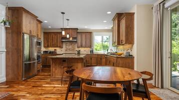 Fridge, microwave, dishwasher, coffee/tea maker