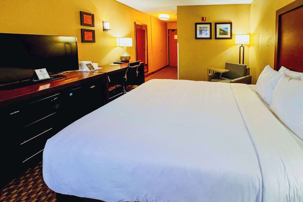 Escrivaninha, ferros/tábuas de passar roupa, Wi-Fi de cortesia