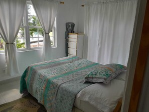 2 makuuhuonetta, silitysrauta/-lauta, vauvan matkasänky, ilmainen Wi-Fi