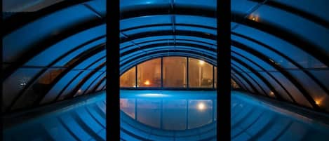Piscine couverte, piscine extérieure