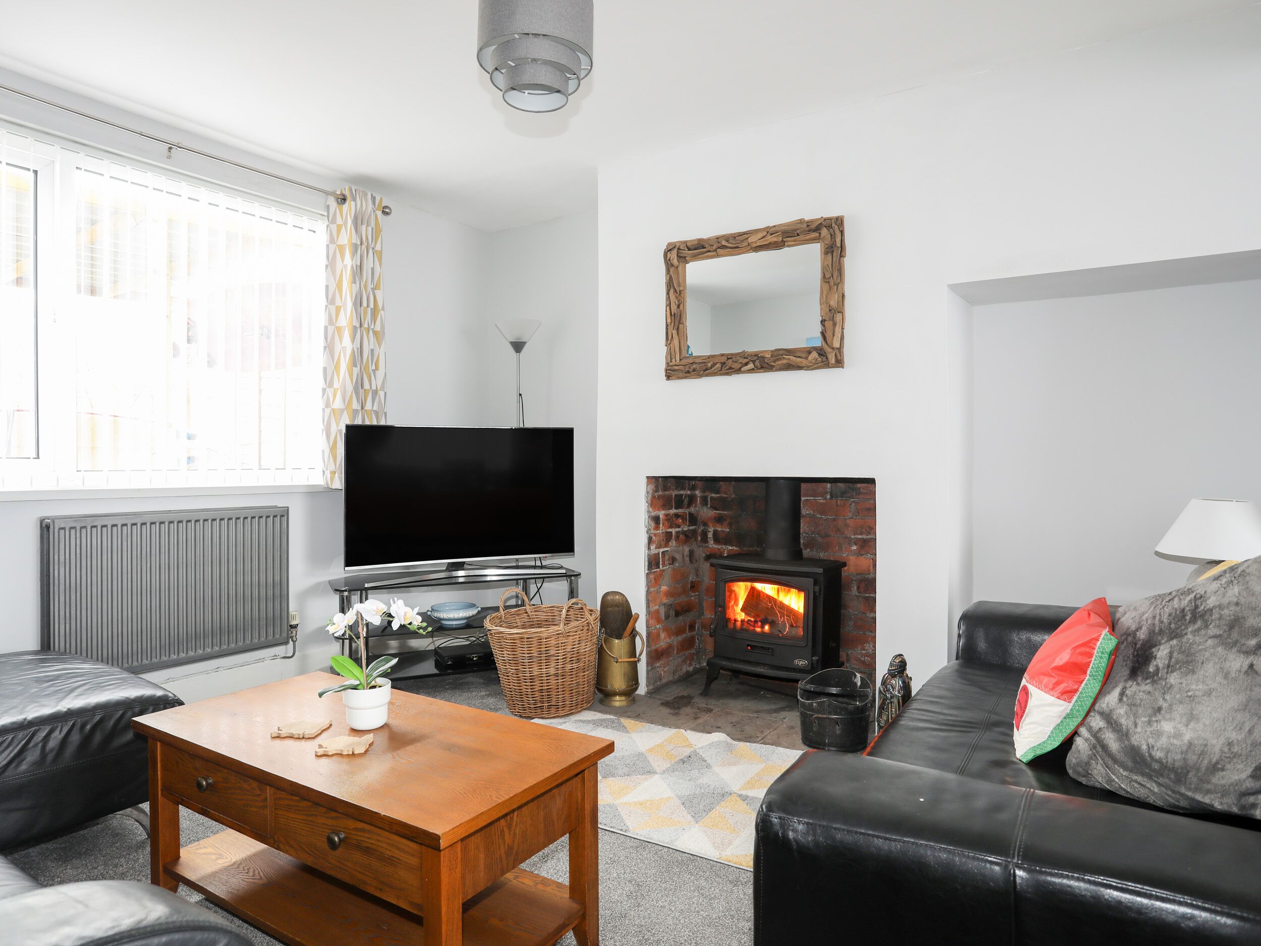 2 Trem-y-mor, Pet Friendly, Country Holiday Cottage In Rhosneigr - Rhosneigr