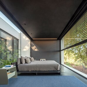 高級寢具、迷你吧、客房內保險箱、書桌