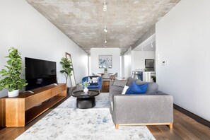 One Bedroom Apartment | 起居區 | 智慧型電視