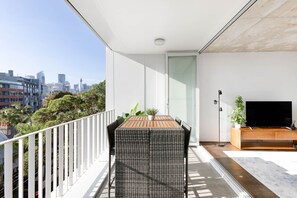 One Bedroom Apartment | Ban công