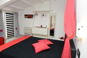1 bedroom, desk, iron/ironing board, free WiFi