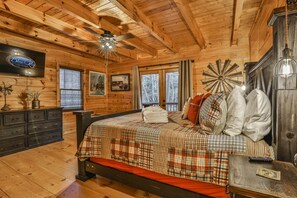 2 bedrooms, iron/ironing board, free WiFi, bed sheets - Chardonnay River Chalet (Ellijay)