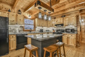 Frigorifero, forno, piano cottura, lavastoviglie