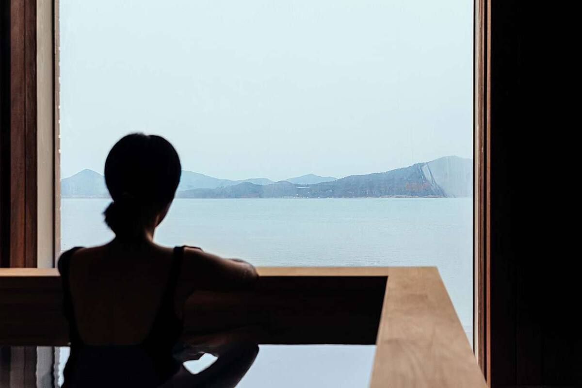 2F Private Ocean View + Hinoki Bathtub (Breakfast & Dinner for 2) | 浴室 | 独立的浴缸和淋浴、深泡浴缸、吹风机、浴袍