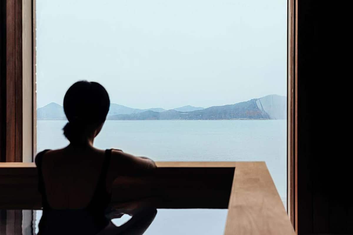 2F Private Ocean View + Hinoki Bathtub (Breakfast & Dinner for 2) | Baño | Tina y regadera independientes, tina profunda, secadora de cabello