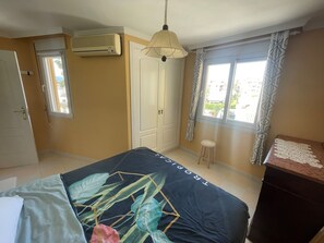 2 bedrooms, iron/ironing board, bed sheets