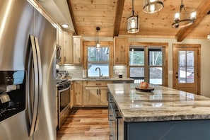 Fridge, oven, stovetop, dishwasher