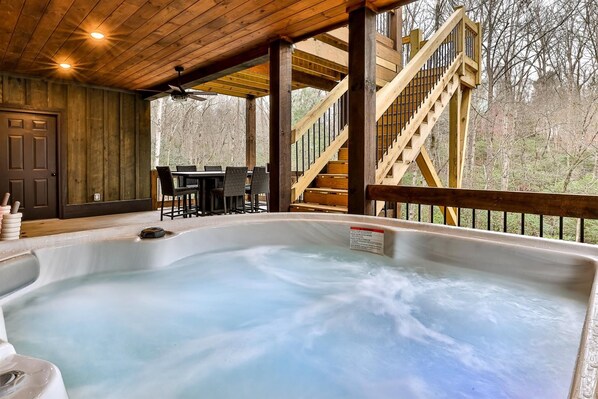 Outdoor spa tub