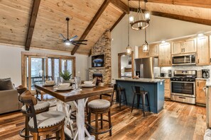 Fridge, oven, stovetop, dishwasher