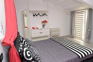 1 室のベッドルーム、セーフティボックス (室内)、アイロン / アイロン台、旅行用ベビーベッド