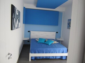 2 Schlafzimmer, Zimmersafe, Schreibtisch, Bügeleisen/Bügelbrett