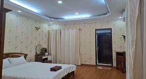 Phòng đôi trung tâm thành phố | Bộ đồ giường kháng dị ứng, két bảo mật tại phòng, trang trí khác biệt