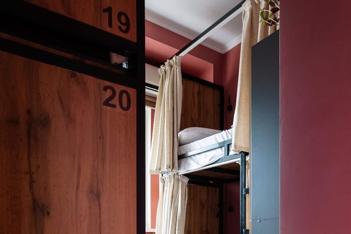 Slaapzaal, alleen voor mannen (4 bed room) | Hypoallergeen beddengoed, gratis wifi, beddengoed