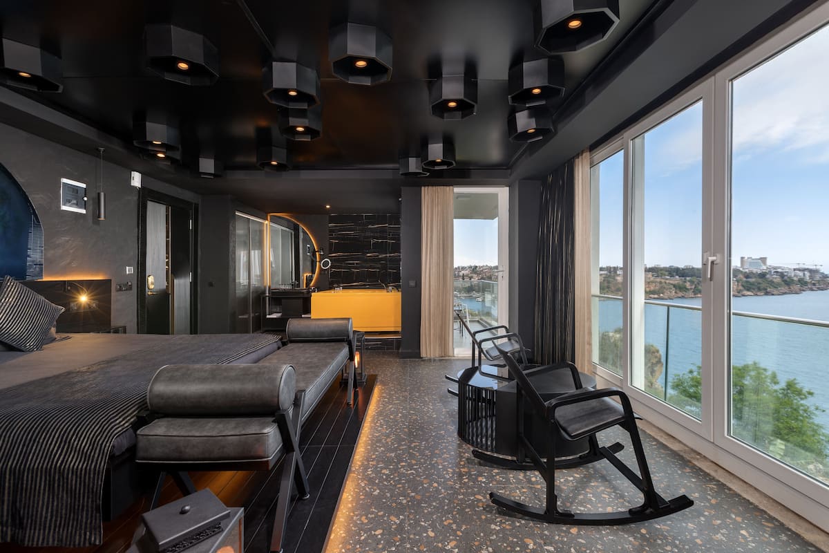 Black Deluxe Room (Jacuzzi and Sauna) | 1 bedroom, premium bedding, minibar, in-room safe