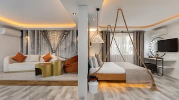 VIP Deluxe Room | 1 slaapkamer, luxe beddengoed, een minibar, een kluis op de kamer