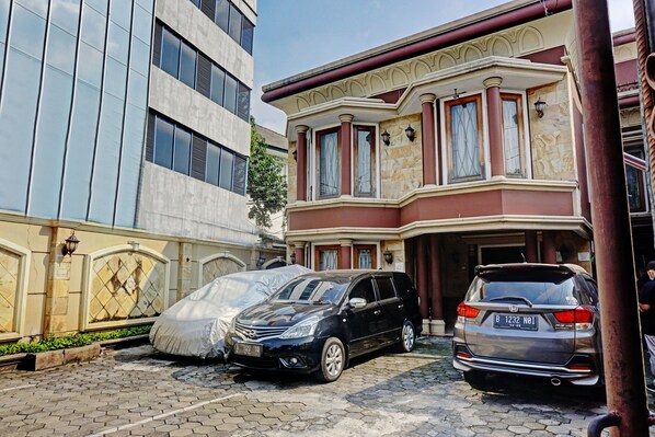 Exterior - Capital O 90558 House Of Livina (Jakarta)