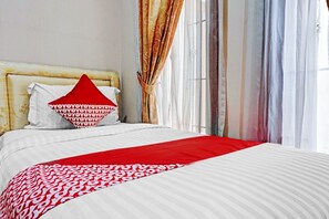 Standard Single Room | Desk, laptop workspace, blackout curtains, free WiFi - Capital O 90558 House Of Livina (Jakarta)