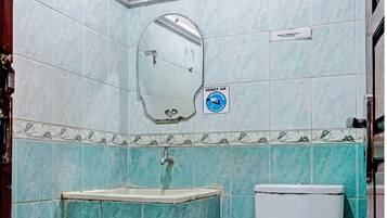 Kamar Single Standar | Kamar mandi | Handuk