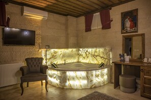 Exclusive Room without Window (Jacuzzi) | Premium bedding, minibar, individually decorated, desk - Garden Suites Hotel Cappadocia (Nevsehir)