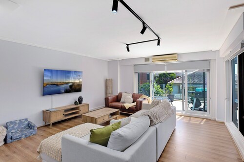 Sandy Cove Apartment The Entrance 08