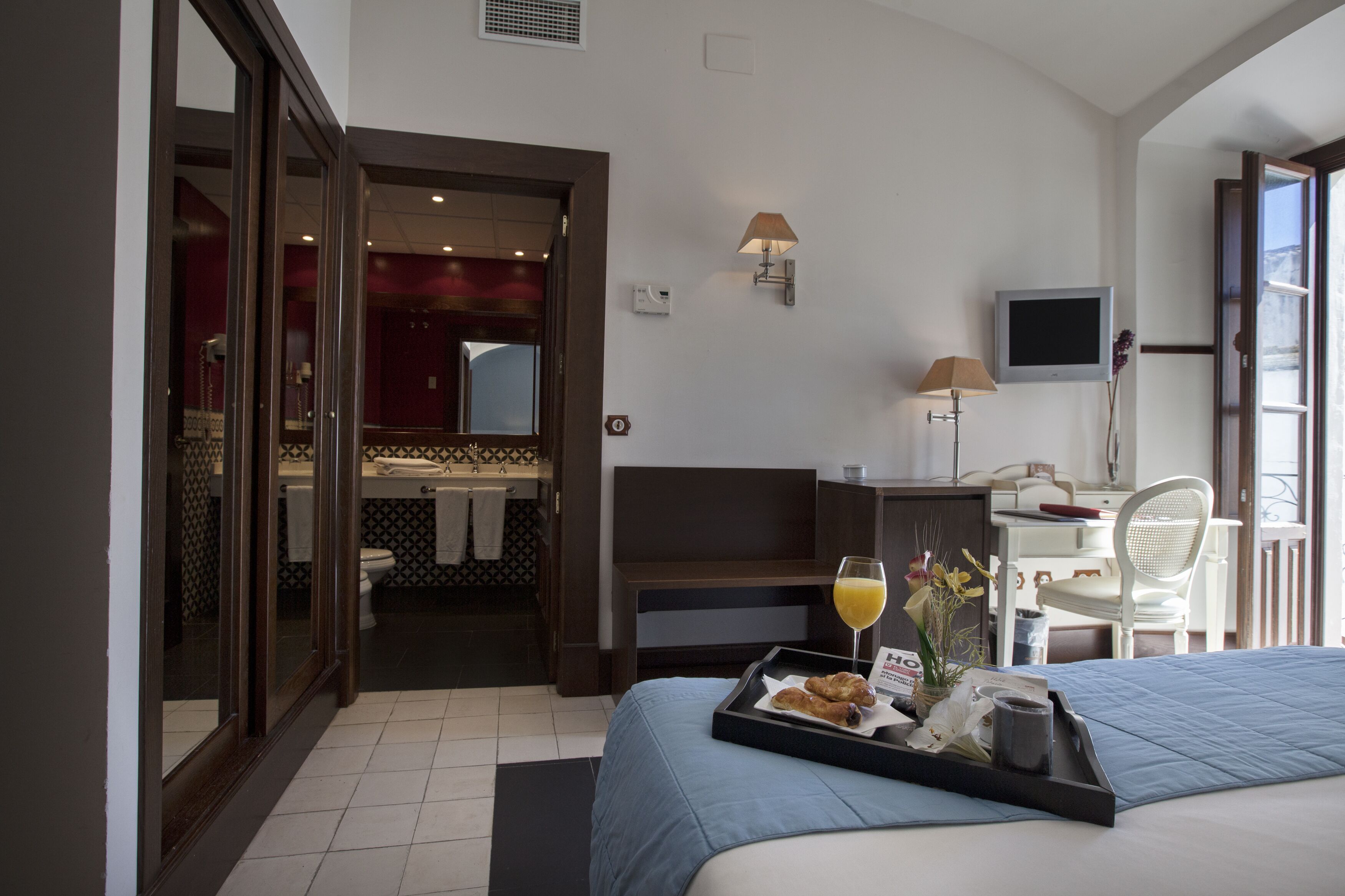 مجففات شعر، مراحيض شطف، مناشف، صابون