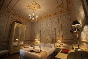 Classic Double Room | Down comforters, minibar, in-room safe, desk