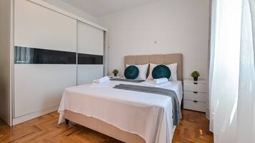 1 bedroom, iron/ironing board, free WiFi, bed sheets