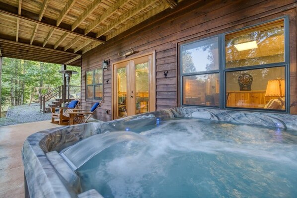 Outdoor spa tub