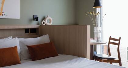 Bob W London Tower Hill - Studios