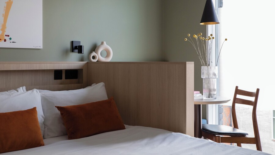 Bob W London Tower Hill - Studios