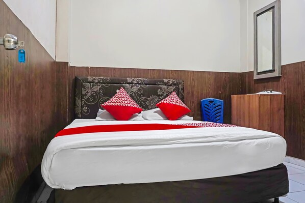 Chambre Double Standard | Bureau, espace de travail pour ordinateur portable, draps fournis