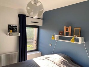 5 bedrooms, in-room safe, desk, travel crib
