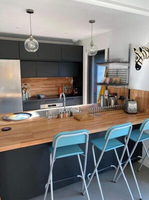 Fridge, microwave, oven, stovetop - A charming Piriac-sur-Mer house close to the sea (Piriac-sur-Mer)