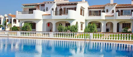 Outdoor pool, sun loungers