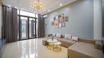 4 habitaciones, caja de seguridad en la habitación y escritorio