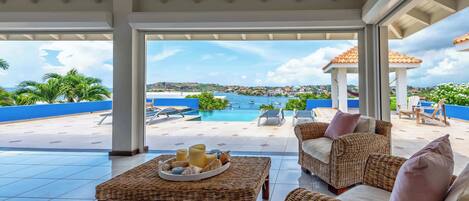 تناول الطعام بالخارج